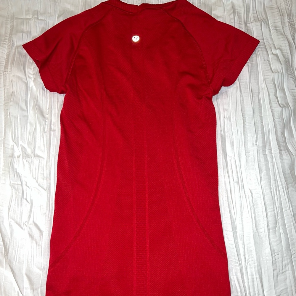 Lululemon Athletica Swiftly Tech Short Sleeve Shirt 2.0 Dark Red Size 4